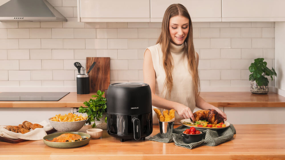 Frytownica CECOTEC Fantastik 3550 3.5L potrzeby współczesnej kuchni elegancki design kompaktowe rozmiary świetnie wygląda zajmuje niewiele miejsca doskonały wybór zdrowy sposób gotowania ulubione potrawy bez nadmiaru tłuszczu 