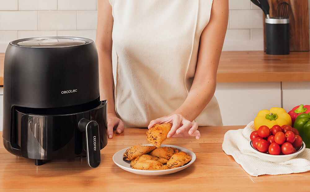 Frytownica CECOTEC Fantastik 3550 3.5L technologia perfectcook gorące powietrze równomierne rozprowadzenie ciepła doskonale upieczone zachowanie pełni smaku i aromatu idealnie przygotowane dla początkujących doświadczonych kucharzy 