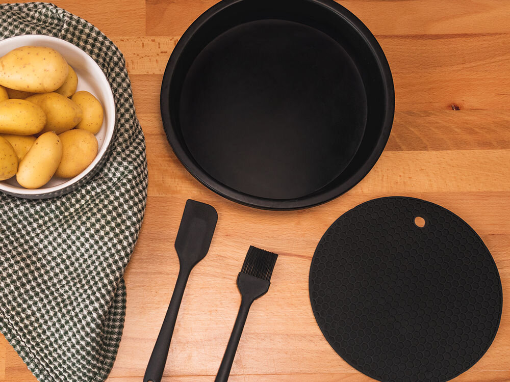 Air Fryer Frytkownica beztłuszczowa CECOTEC Fantastik 5500 Pack 5.5L zestaw silikonowych akcesoriów ułatwienie gotowania szczoteczka łopatka mata foremka szerokie mozliwości bezpieczne odporne na wysokie temperatury łatwe czyszczenie proste komfortowe przygotowywanie potraw