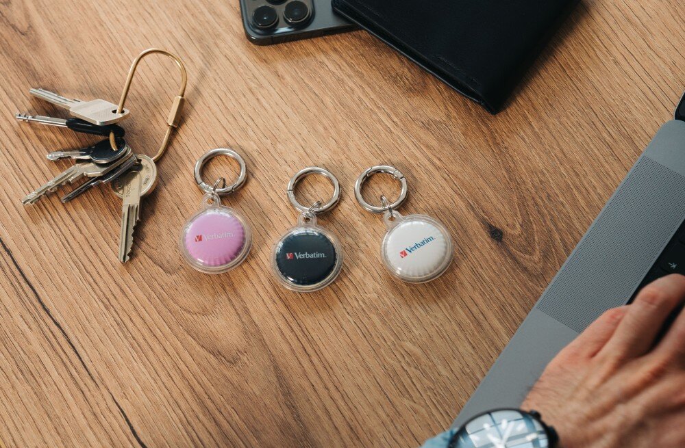 Lokalizator VERBATIM My Finder Coin MYFC-03BWP Czarny/Biały/Różowy (3 szt.) obudowa szczelność kolory brelok