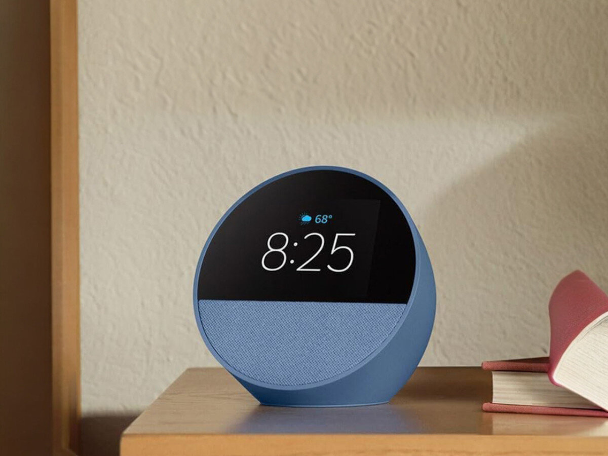 AMAZON Echo Spot Niebieski, budzik, Alexa, sypialnia, inteligencja, Echo Spot w kolorze niebieskim pokazuje godzinę