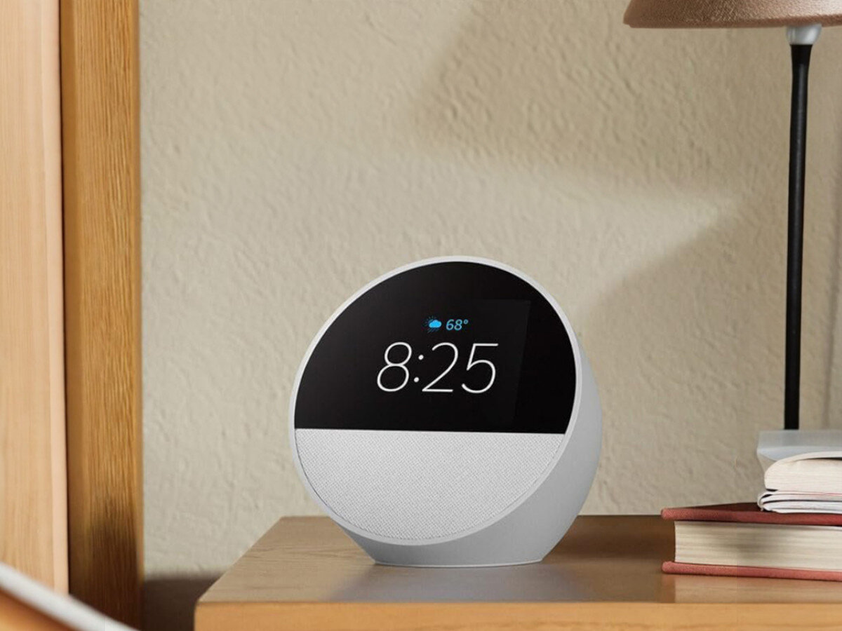 AMAZON Echo Spot Biały, budzik, Alexa, sypialnia, inteligencja, Białe Echo Spot pokazuje godzinę i pogodę