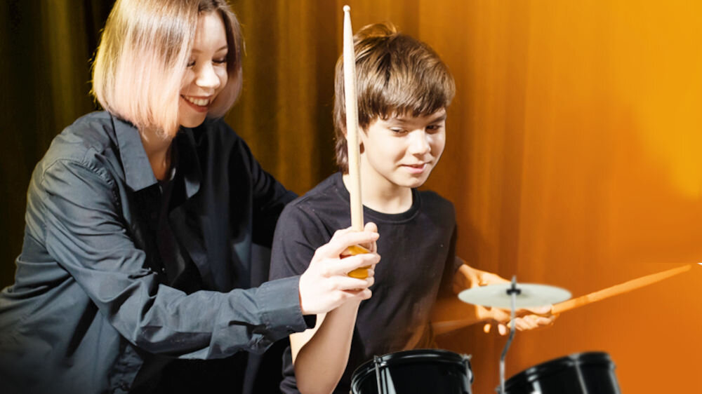 Perkusja MUSICMATE DRM250 MusicalStrike Czarny możliwość regulacji naciągów bębnów uczy dzieci podstaw strojenia instrumentów