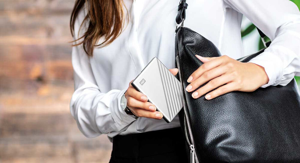 Dysk WD My Passport Ultra for Mac 6TB Srebrny kompaktowa konstrukcja wymiary ok. 110 x 81,6 x 22,2 mm