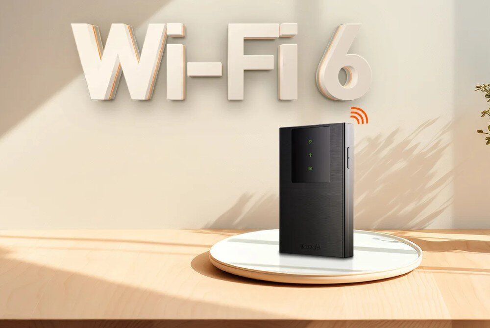 Router TENDA 4G180 v4.0 Czarny, pionowy ruter z zielonymi diodami stoi na jasnej podstawce na tle ściany z dużym napisem 'Wi-Fi 6' oraz cieni padających z okna