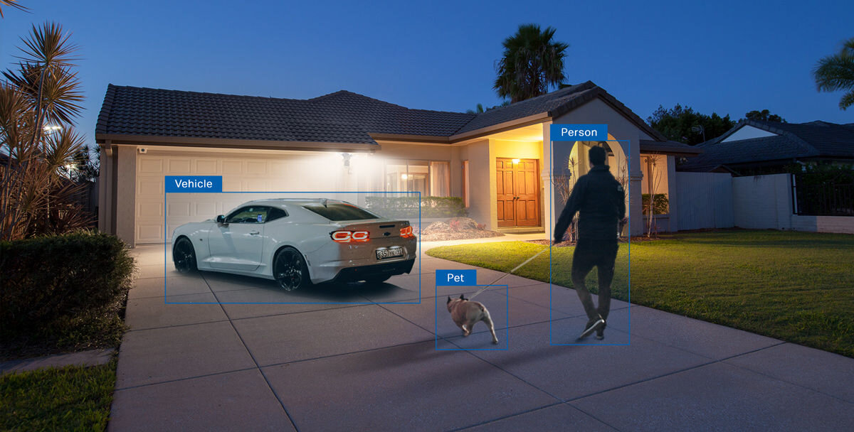 Kamera TP-LINK Tapo C720 Zewnętrzna, Wi-Fi, alarmy, liczba, alerty, obszary, nocna pora, do domu podchodzi osoba z psem, na podjeździe auto