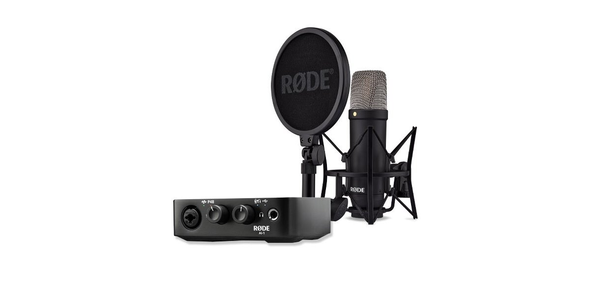 Mikrofon RODE NT1 Signature i AI-1 Studio Kit MK2 na białym tle.