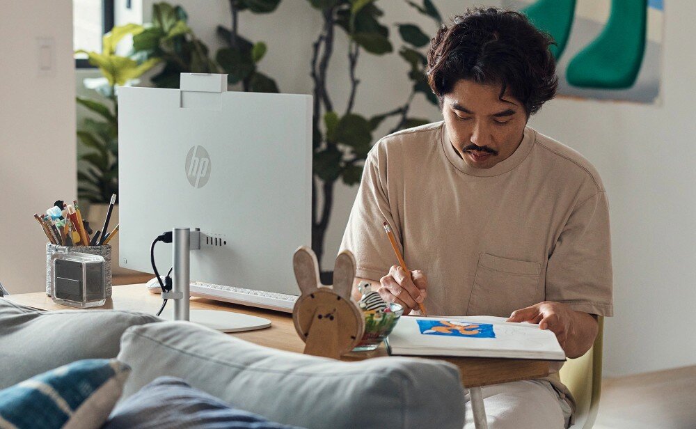 Komputer HP 24-cr0015nw 23.8 IPS i3-N300 8GB RAM 256GB SSD Windows 11 Home opis