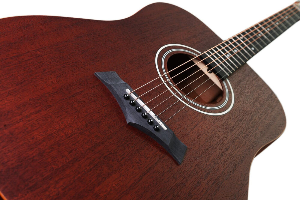 Gitara akustyczna ARROW Raw Series wykończenie Open Pore Black design nowoczesny klasyczny, kadr gitary na białym tle - pudło rezonansowe
