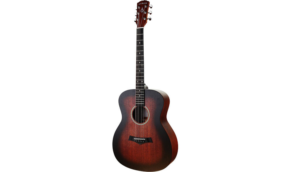 Gitara akustyczna ARROW Raw Series korpus OM równowaga tonalna wyraźne niskie i wysokie tony, gitara akustyczna po skosie na białym tle