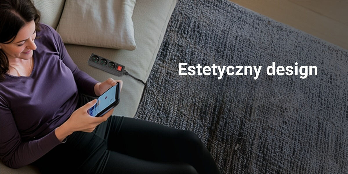 Listwa HAMA Standard 3GN (1.5 m) Czarny
estetyczny wygląd, minimalistyczny wygląd, gładka powierzchnia,
kobieta siedząca na łóżku, a obok niej produkt, biały napis Estetyczny design