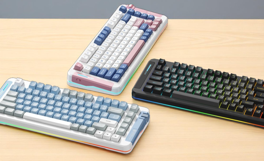 MCHOSE X75 - klawiatura od góry na niebieskim biurku