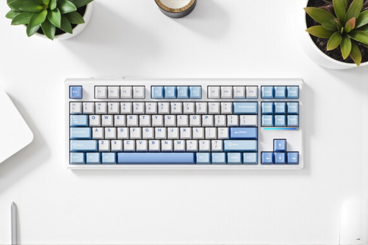 MCHOSE K87 MCHOSE K87 mechaniczna 80%, konstrukcję Gasket Mount, sześciowarstwową podkładkę dźwięko- i wstrząsoodporną oraz spersonalizowaną tabliczkę znamionową trzem opcjom łączności wsparciu dla systemów Windows i Mac Liniowe przełączniki Hyacinth (KTT) siłą operacyjną 45±5gf - klawiatura na jasnym blacie