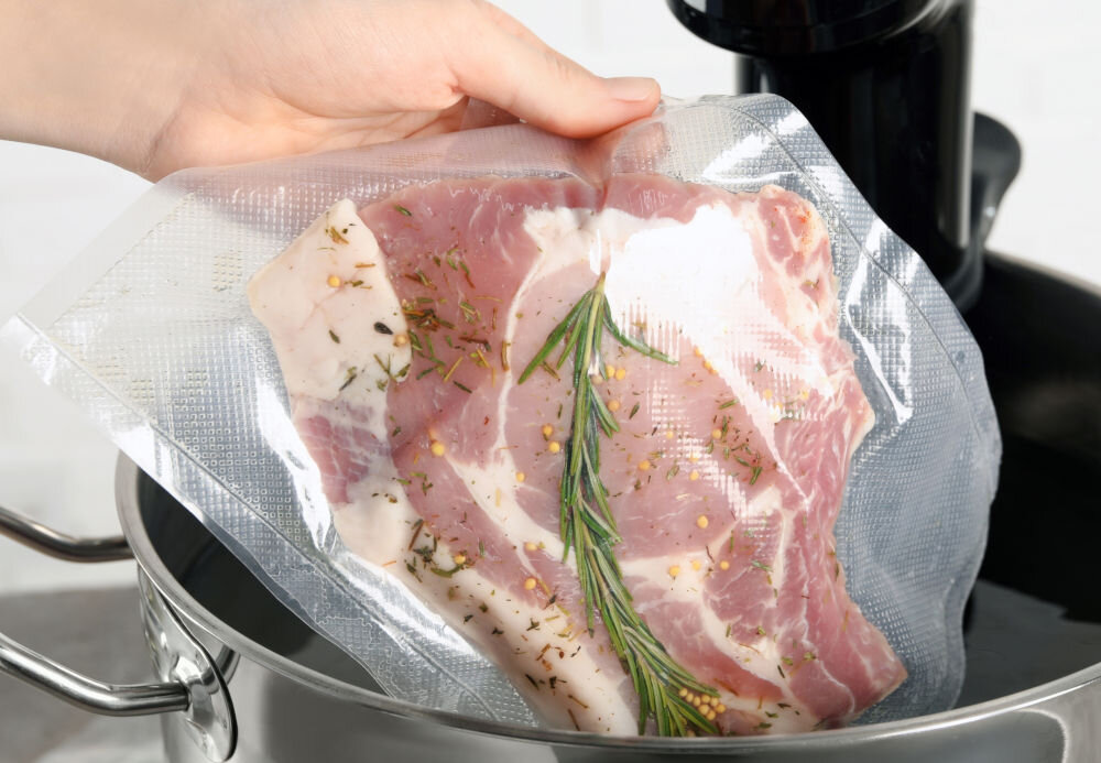 Zgrzewarka próżniowa BROWIN premium LED 320624 jakość żywności ekologiczny styl życia przechowywanie sezonowych owoców marynowanie mięsa przygotowywanie dań sous-vide produkty niezywnościowe uniwersalne urządzenie wydłużona świeżość