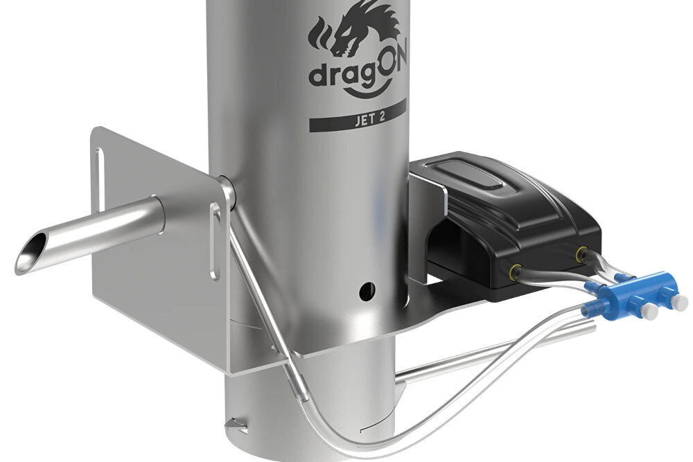 Generator dymu BROWIN DragON JET 2 z popielnikiem i pompką wbudowany popielnik komfortowe usuwanie wypalonych zrębków nieprzerwana praca przez kilka godzin regulacja dopływu powietrza dostosowanie intensywności zrębków