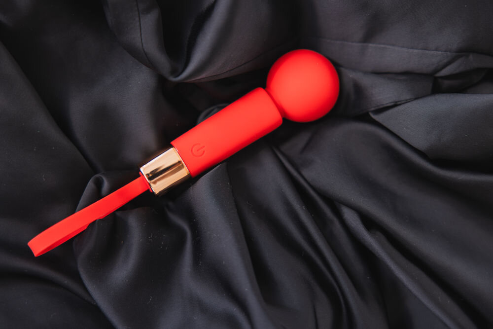 Masażer BEAUTIFLY RubyGlow Sphere wspomaganie relaksacji poprawa samopoczucia wpływ na redukcję stresu poprawa cyrkulacji krwi zmniejszenie napięcia mięśniowego dodanie energii wspomaganie zdrowia bardziej przyjemny dzień