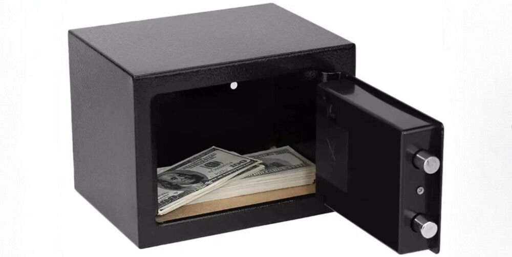 Sejf domowy EXTRALINK Home S-406, wnętrze, porządek, dokumenty, miejsce, na białym tle otwarty sejf z pieniędzmi w środku