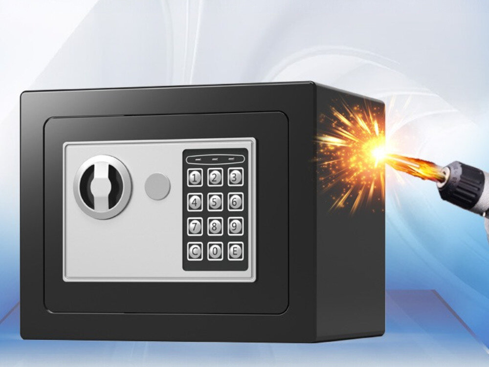 Sejf domowy EXTRALINK Home S-406, montaż, ściana, podłoga, stabilność, sejf na niebieskim tle z próbą wiercenia przez wiertarkę