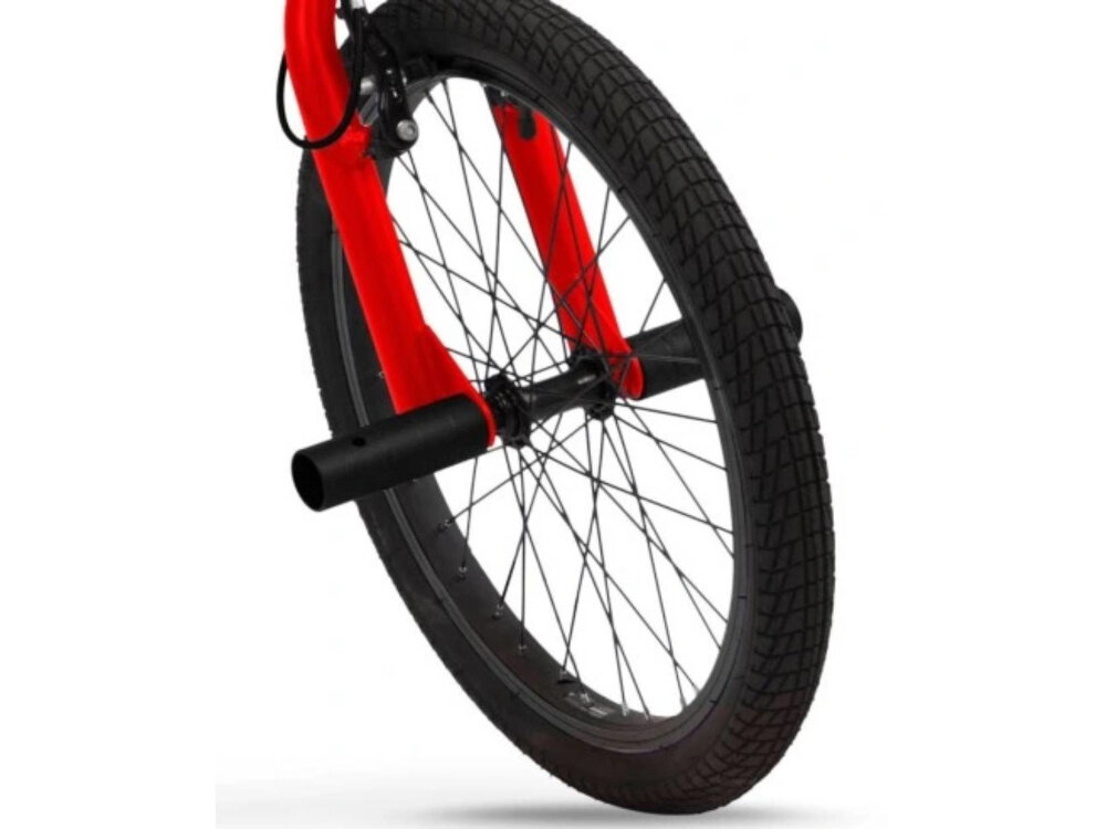 Rower dziecięcy TOIMSA BMX 20 cali dla chłopca Czerwony zbliżenie na przednie koło koła w rozmiarze 20 cali wytrzymałe na uszkodzenia bardzo dobrze tłumią drgania gruby bieżnik regularne sprawdzanie ciśnienia powietrza wartość na bocznej części opony