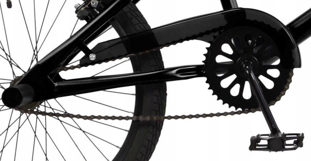 Rower dziecięcy TOIMSA BMX 20 cali dla chłopca Czarny zbliżenie na osłonę łańcucha osłona łańcucha odblaski bezpieczeństwo ochrona przed przypadkowym zahaczeniem nogi lub ubrania o łańcuch odblaski poprawiają widoczność w słabym świetle