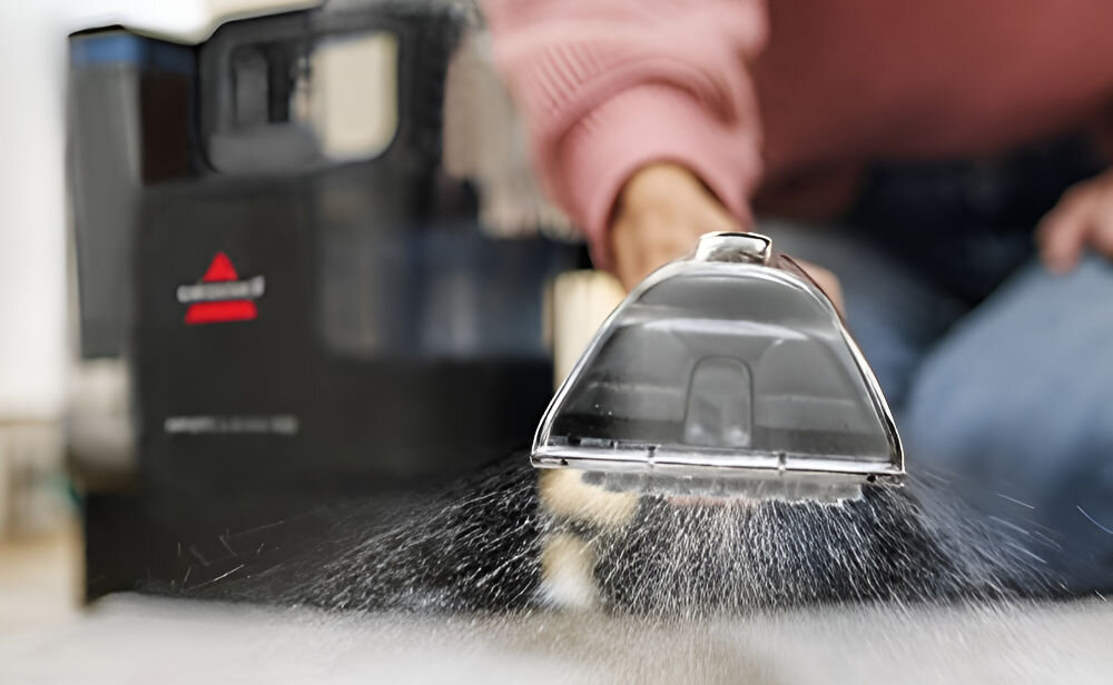 Odkurzacz piorący BISSELL SpotClean C5 Pro 3931N system czyszczenia o potrójnym działaniu spryskiwanie szorowanie odkurzanie dogłębne usuwanie plam i brudu usunięcie widocznych zabrudzeń głęboko osadzone zabrudzenia idealna czystość