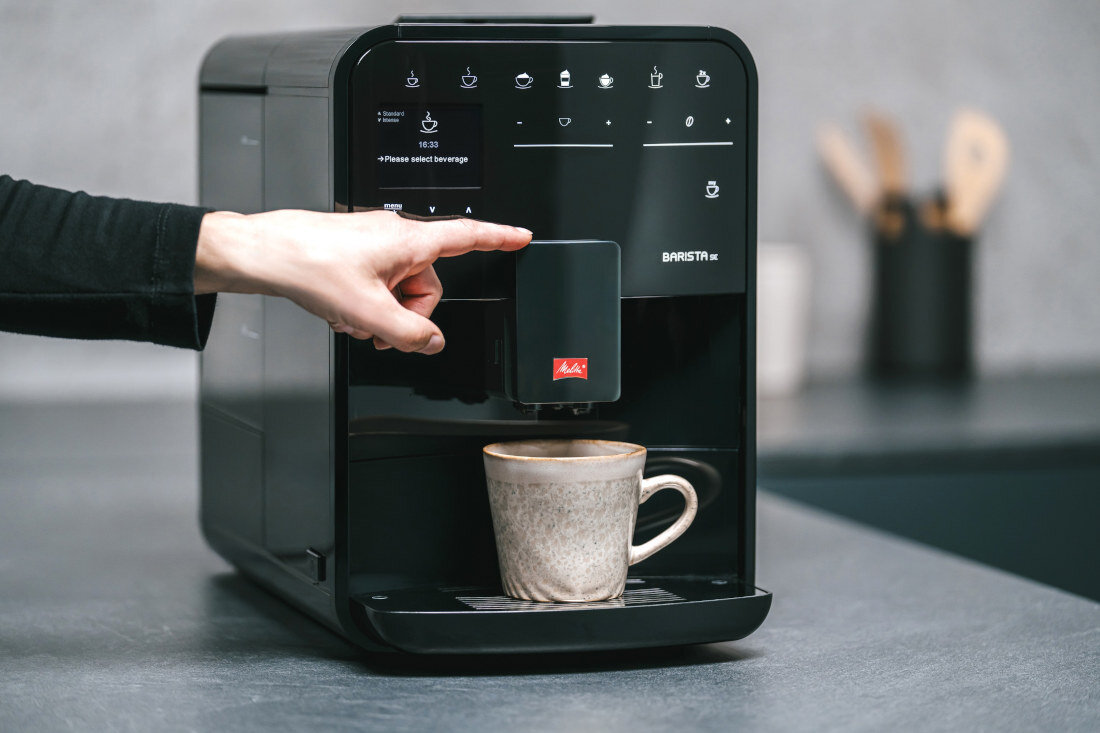 Ekspres MELITTA Barista SE F83 0-009 Czarny personalizacja funkcja moja kawa ustawienia czterech użytkowników dostosowanie 5-stopniowa regulacja temperatura stopień zmielenia ziaren ilość kawy smak funkcja Intense Aroma aromat