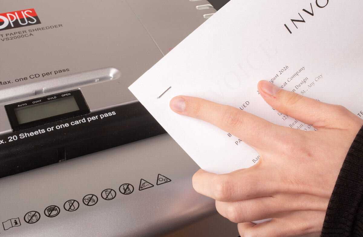 Niszczarka OPUS VS 2000 CA 41 L, P-4, Ścinki, Automatyczny Start/Stop, Funkcja cofania wyświetlacz LCD przycisk Rev przycisk FWD