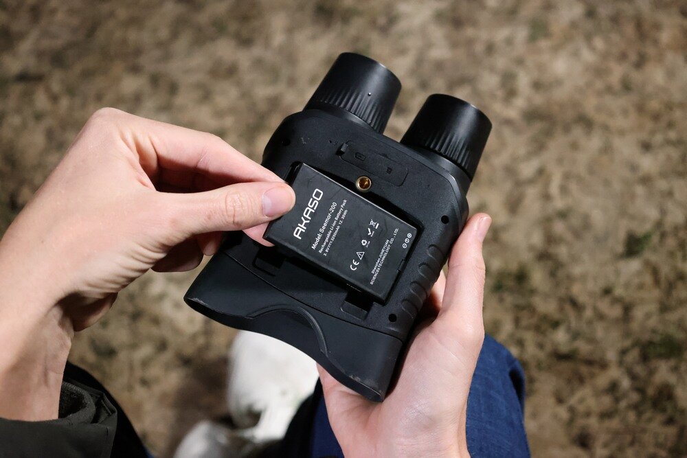 Lornetka noktowizyjna AKASO Seemor-200 bateria 3250 mAh karta pamięci 512 GB