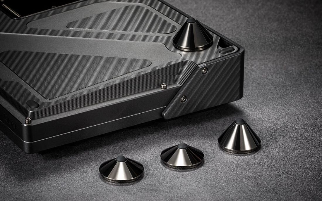 Klawiatura ASUS ROG Azoth Extreme - Odłączane nóżki magnetyczne