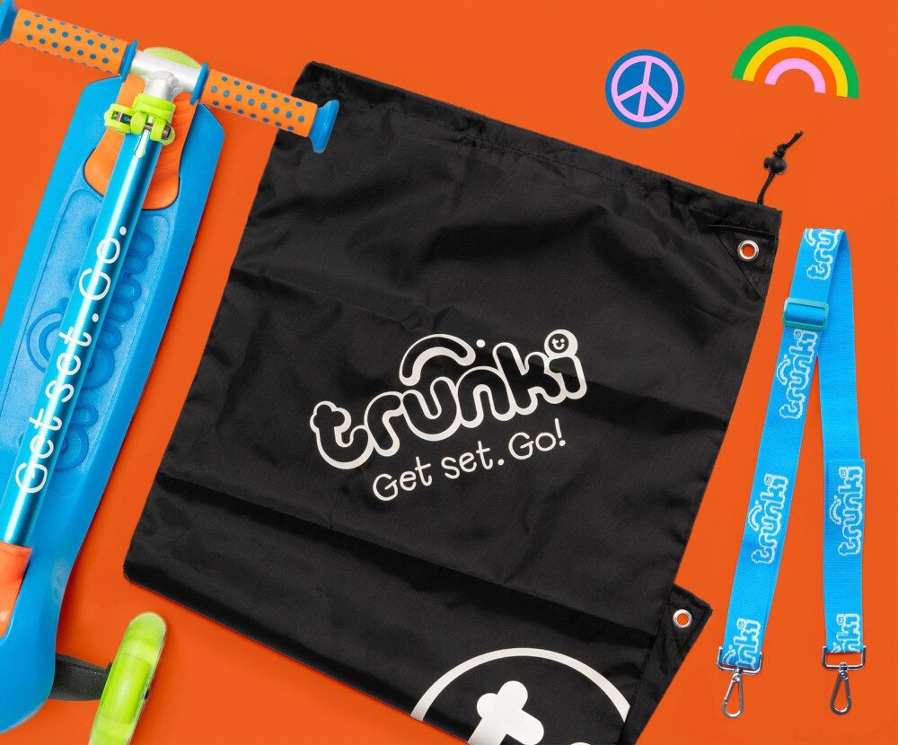 Hulajnoga dla dzieci TRUNKI Mała Niebieski pomarańczowe tło zestaw w zestawie hulajnoga torba pasek dokumentacja