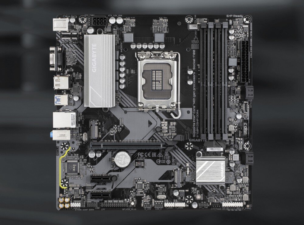 Płyta główna GIGABYTE B760M D3HP Zdjęcie ukazuje płytę główną w pełnym widoku z góry. Widać na nim gniazdo procesora, cztery sloty na pamięć RAM, złącza PCIe oraz układ chłodzenia sekcji zasilania, trwałość, cechy, zalety
