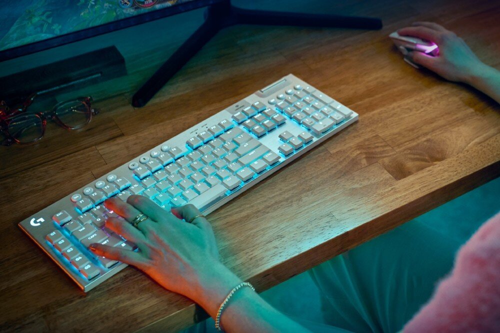 Klawiatura LOGITECH G915 X Lightspeed Biały bateria ładowanie czas działania