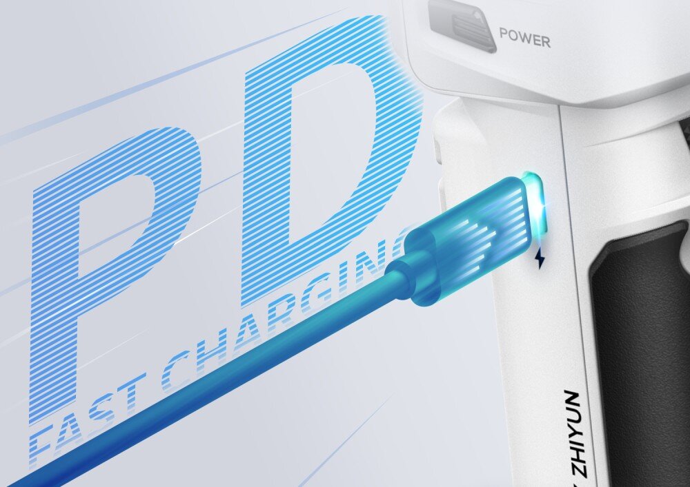 Gimbal ZHIYUN Crane M3S Combo przybliżenie na port USB-C do ładowania z podłączonym kablem i napisem PD fast charging ładowanie czas działania ładowanie