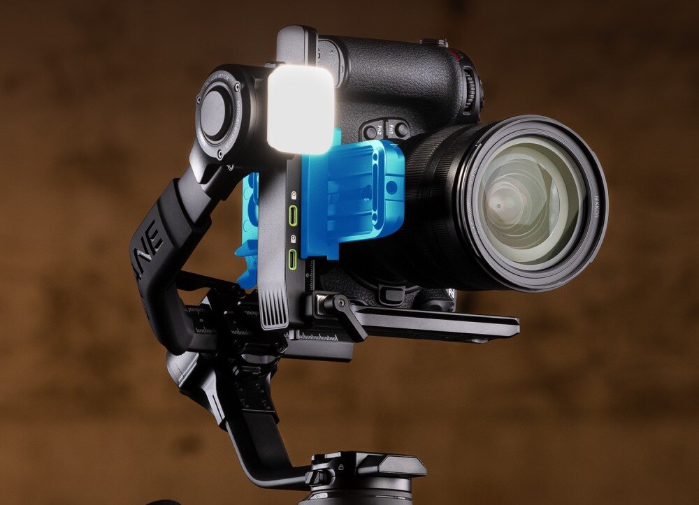 Gimbal ZHIYUN Crane 4 Combo Zbliżenie na aparat zamocowany na stabilizatorze, z aktywnym światłem LED, przełącznik trybu nagrywania, moduł szybkie zwalniania