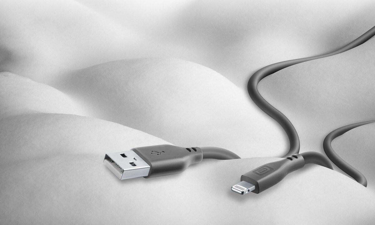 CELLULARLINE Soft silikonowemu pokryciu zagniesz czy skręcisz intuicyjne i bezproblemowe