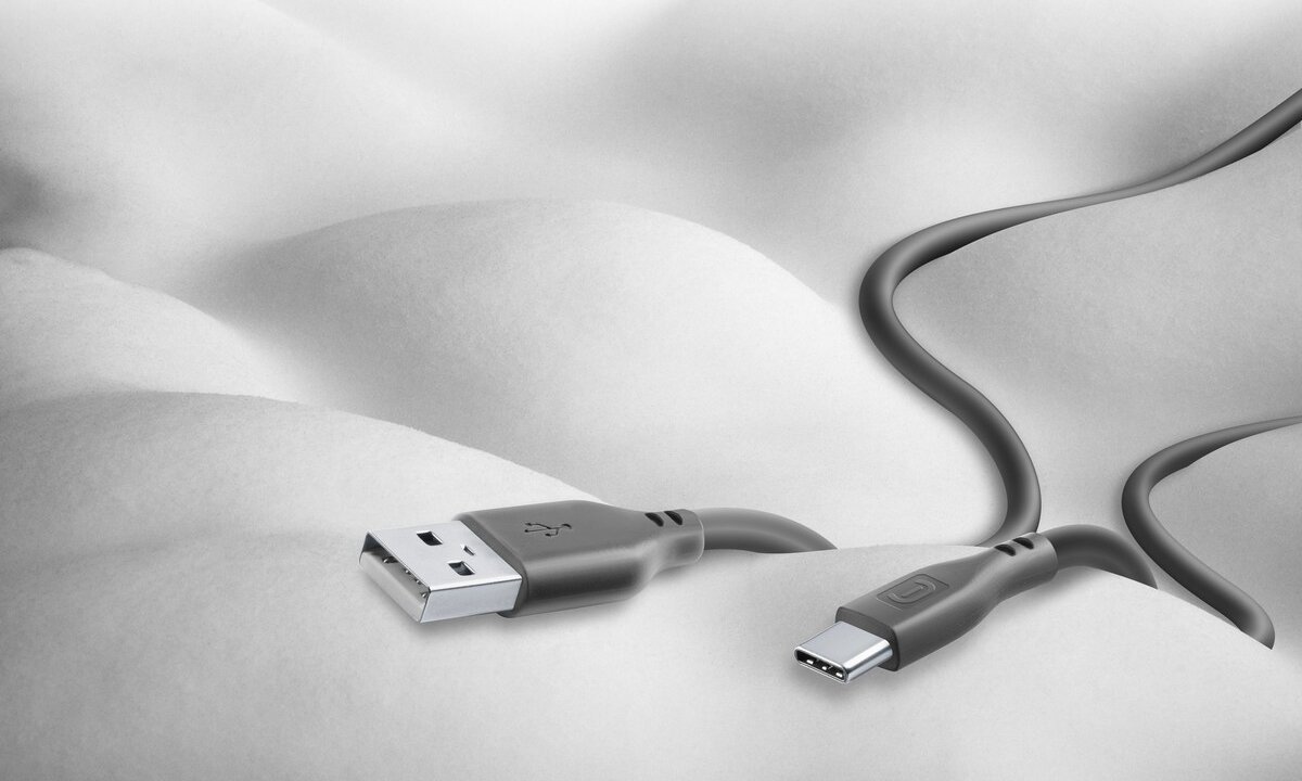 CELLULARLINE Soft silikonowemu pokryciu zagniesz czy skręcisz intuicyjne i bezproblemowe