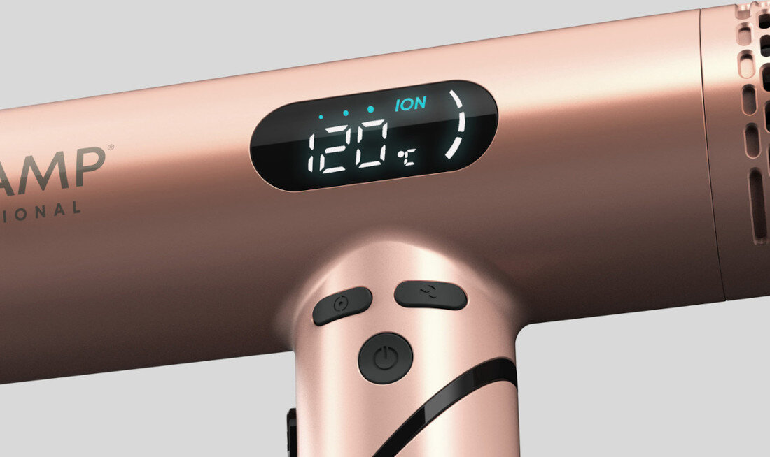 Suszarka REVAMP Dynamic Radiance X-shine DR-6400 1600W Łatwa obsługa cztery ustawienia temperatury trzy prędkości nadmuchu dostosowanie potrzeby Ekran LCD opcja ultra zimnego nadmuchu 