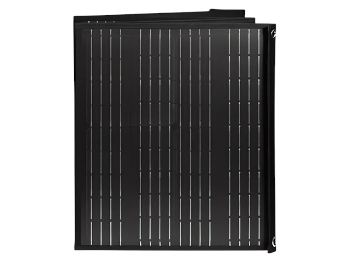 Panel fotowoltaiczny NAVITEL SP120, odporność, tkanina, IP67, trwałość, Panel NAVITEL SP120 złożony na płasko, widok z góry, widoczne linie ogniw oraz punkty mocowania.