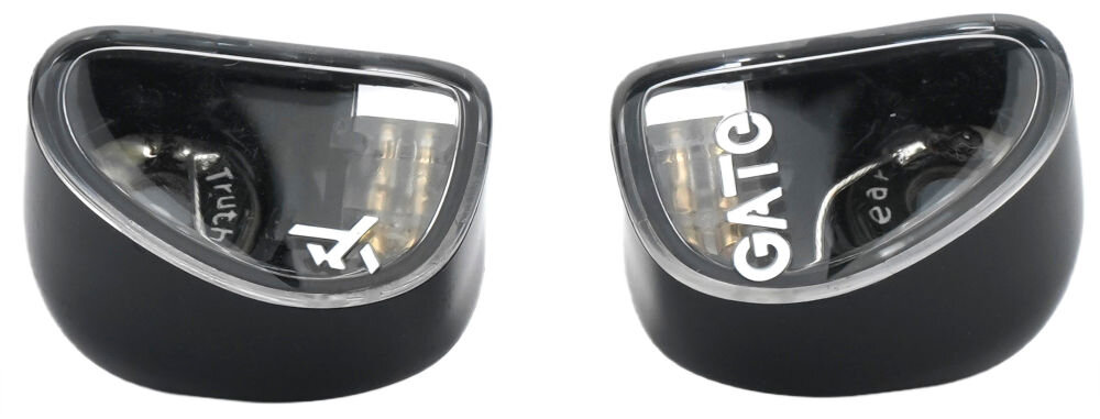Słuchawki dokanałowe TRUTHEAR Gate końcówki douszne ergonomiczne 15 gram komfort i izolacja dźwięku, słuchawki dokanałowe na białym tle