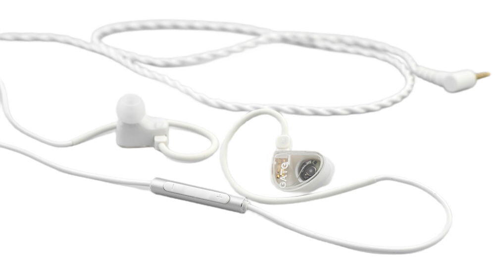 Słuchawki dokanałowe TRUTHEAR Gate przetwornik dynamiczny 10 mm magnes N52 membrana LCP włókno węglowe, słuchawki dokanałowe z odłączanym kablem na białym tle