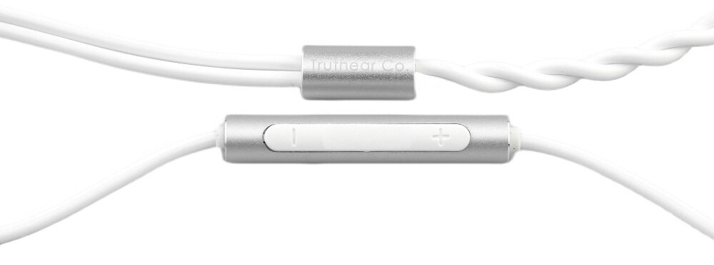 Słuchawki dokanałowe TRUTHEAR Gate membrana LCP włókno węglowe poliuretan mocny bas i czyste tony, kadr na pilot w słuchawkach na białym tle