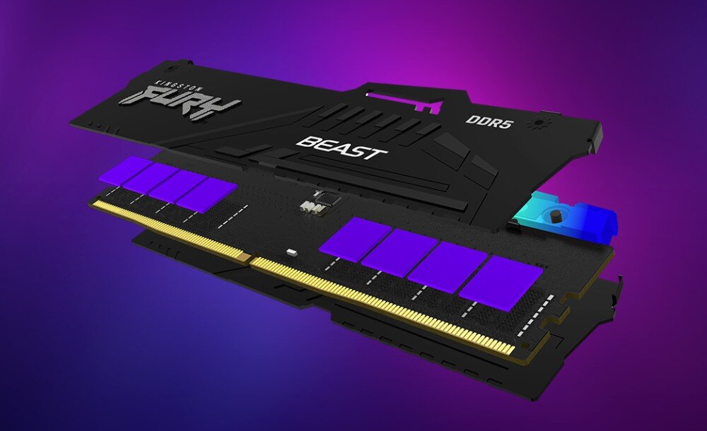 Pamięć RAM KINGSTON Fury Beast RGB Grafika przedstawiająca rozłożony na warstwy moduł pamięci ukazująca czarny radiator, elektronikę i element podświetlający na fioletowym tle