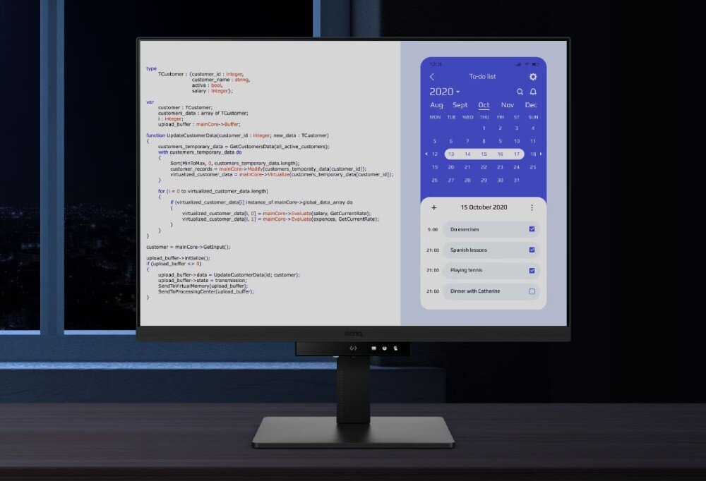 Monitor BENQ RD280U Monitor na tle nocnego widoku za oknem. Po lewej stronie ekranu kod, po prawej aplikacja z listą zadań i kalendarzem, technologia Eye-Care, ochrona wzroku