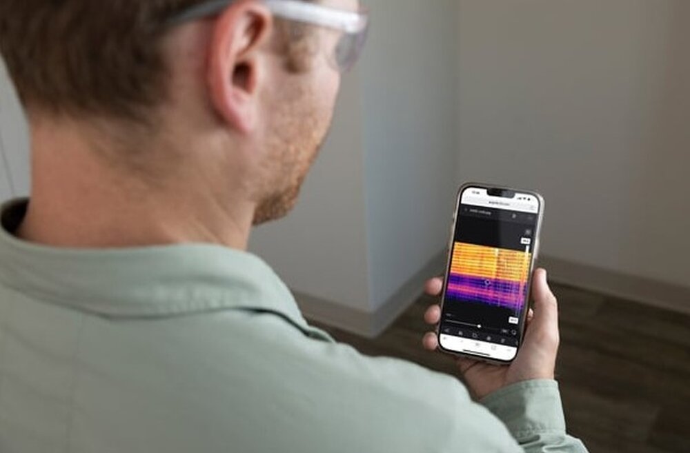 Kamera termowizyjna FLIR E5 Pro  pomiar na smartfonie  