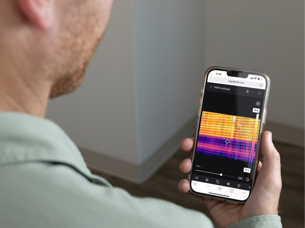 FLIR E8 Pro technologia MSX® obraz termiczny notatki do zdjęć ekranu dotykowego 3,5 cala chmury FLIR Ignite™ uporządkować, edytować i udostępniać - podgląd z kamery na smartfonie