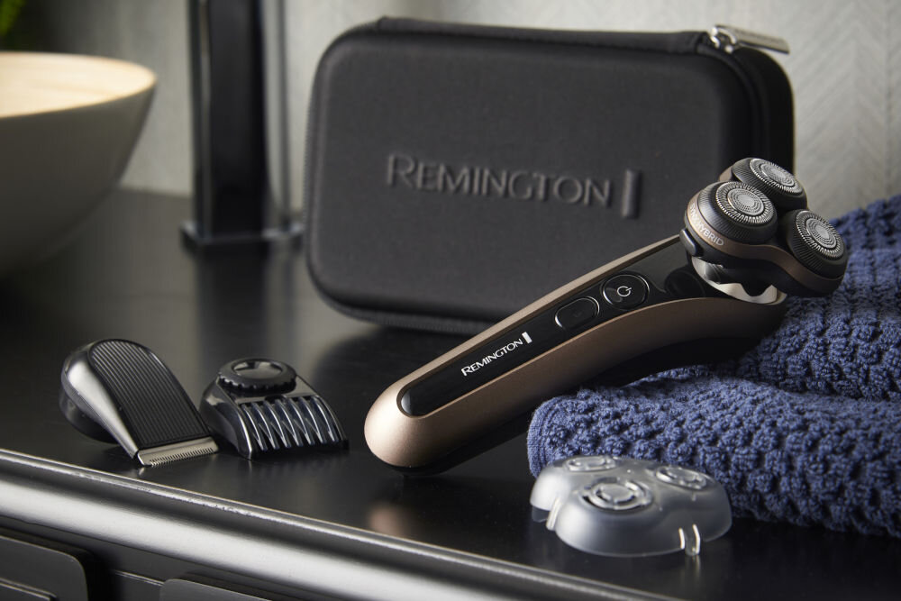 Golarka REMINGTON XR1795 X Rotary Na mokro i sucho seria REMINGTON LimitlessX hybrydowy system Synx moc szybkość precyzja komfort element foliowy jest pośrodku każdego ostrza obrotowego skuteczne szybkie wygodne golenie dostosowana do różnych typów zarostu i potrzeb użytkownika
