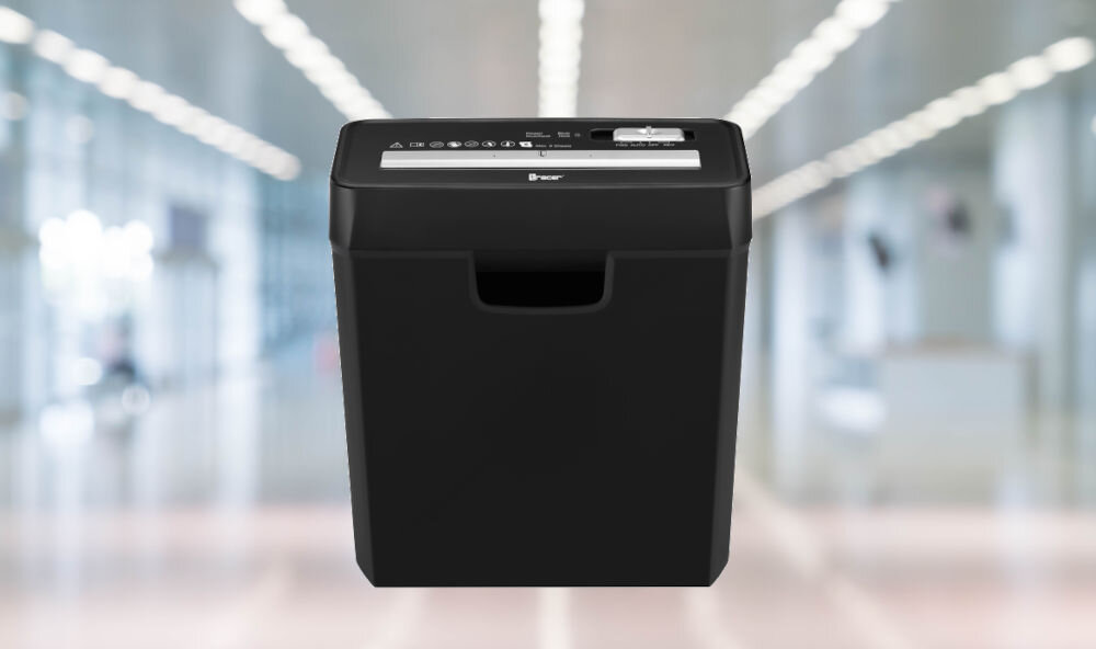 Niszczarka TRACER EDGY 10 L, P-2, Paski, Funkcja cofania prezentacja niszczarki na rozmazanym tle biura
