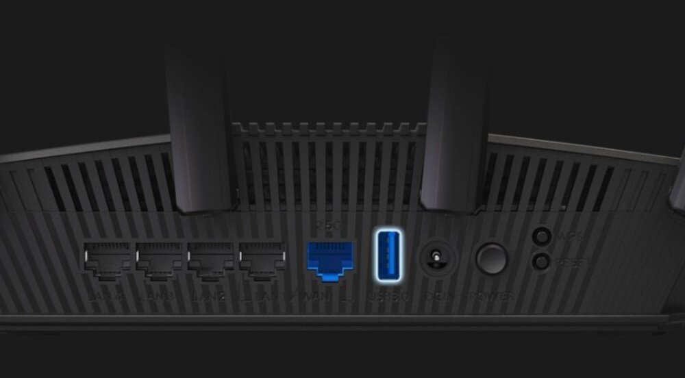 Router ASUS RT-BE58U Tylna ściana obudowy z widocznymi portami LAN WAN i USB oraz gniazdem zasilania i przyciskiem włączania