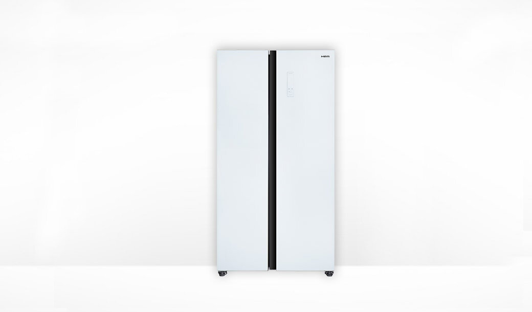 Lodówka MPM-427-SBS-05/NL na jednolitym tle.