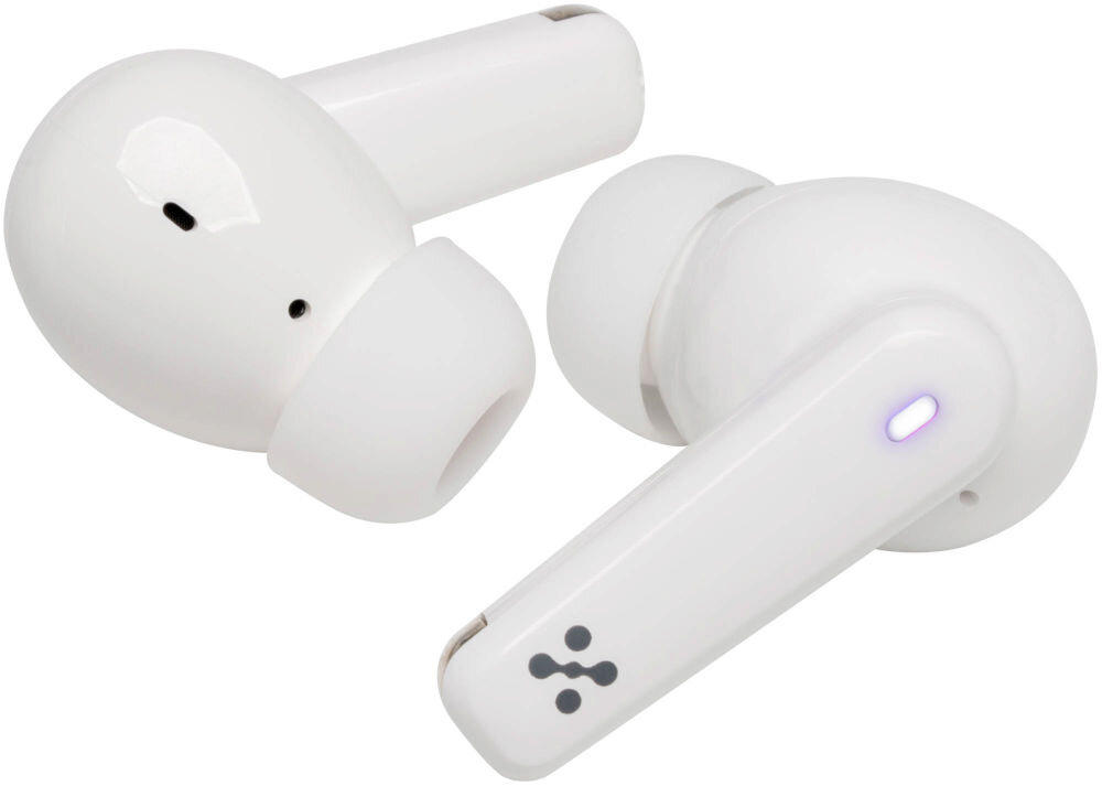 Słuchawki dokanałowe XMUSIC XTW950W ANC Biały Dwie białe, bezprzewodowe słuchawki douszne typu 'true wireless' leżą obok siebie. Na jednej z nich widoczne jest logo producenta i mała, fioletowa dioda LED. Tło jest białe.